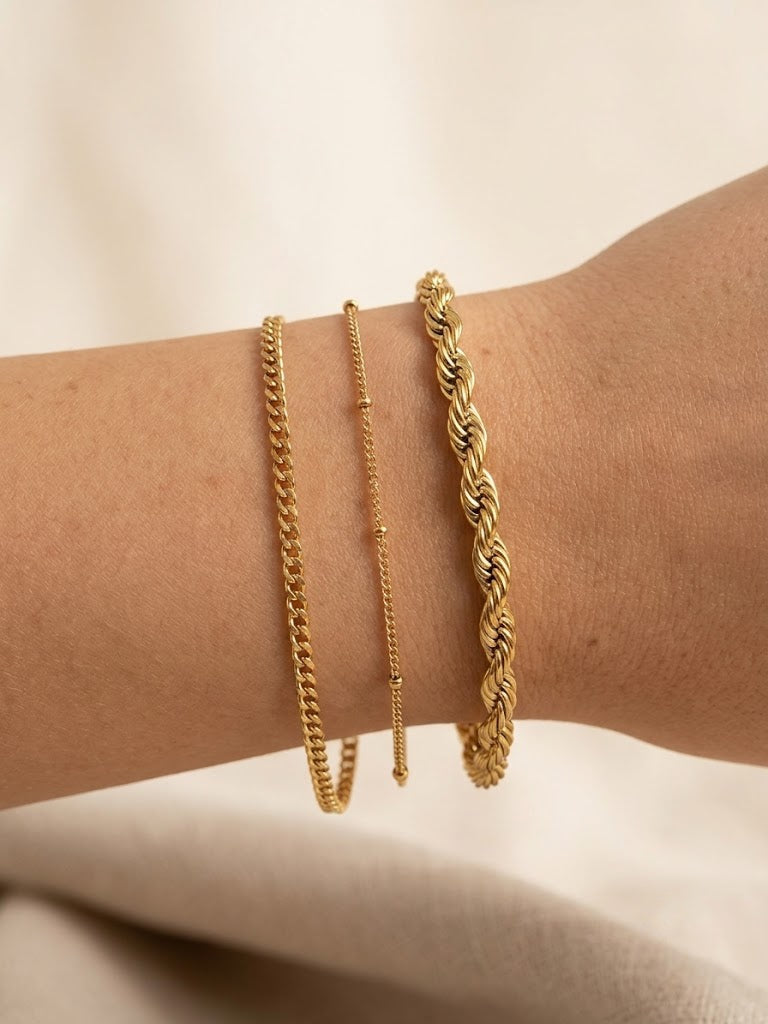 The Minimal Gold Stack – 3 Bracelets